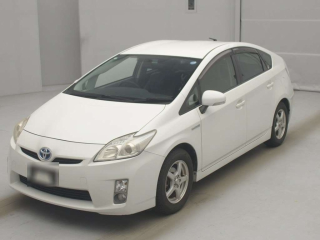 TOYOTA PRIUS — фото