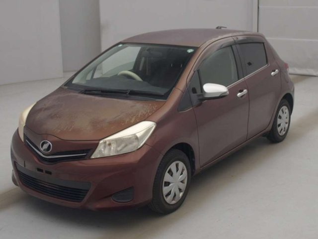 TOYOTA VITZ — фото
