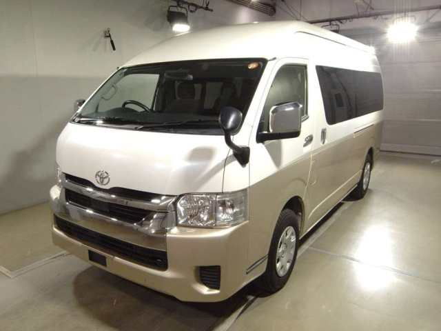 TOYOTA HIACE — фото