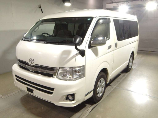 TOYOTA HIACE — фото