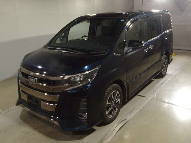 TOYOTA NOAH — фото