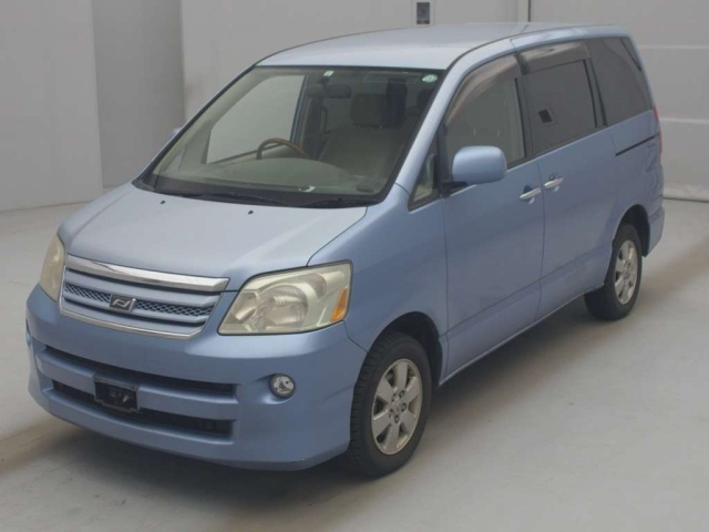 TOYOTA NOAH — фото