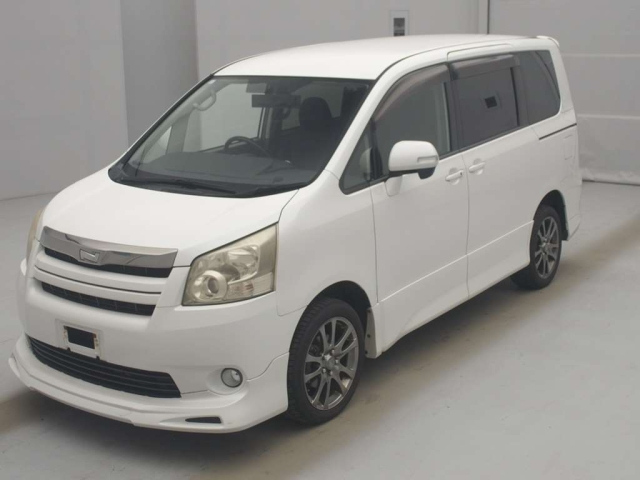 TOYOTA NOAH — фото