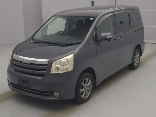 TOYOTA NOAH — фото