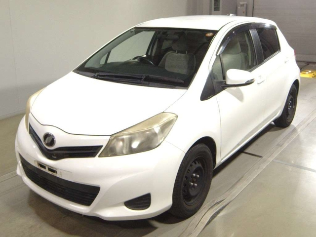 TOYOTA VITZ — фото