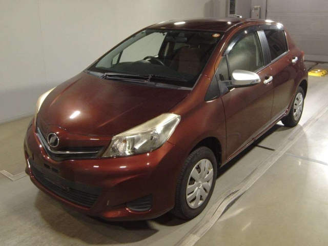 TOYOTA VITZ — фото