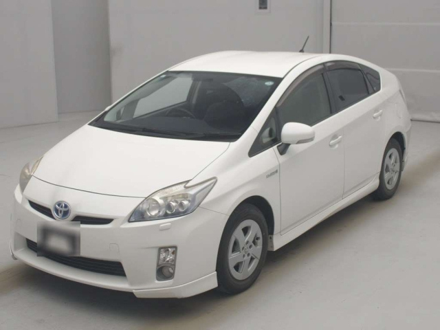TOYOTA PRIUS — фото