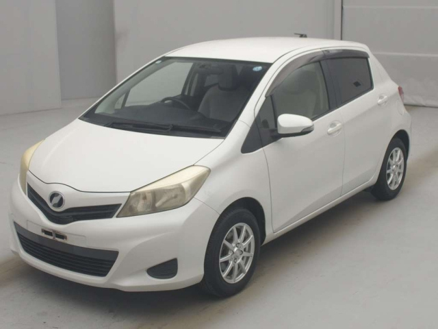 TOYOTA VITZ — фото