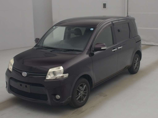 TOYOTA SIENTA — фото