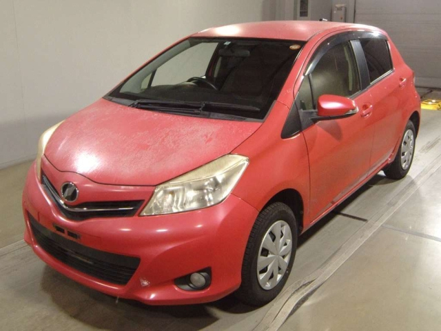TOYOTA VITZ — фото
