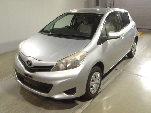 TOYOTA VITZ — фото