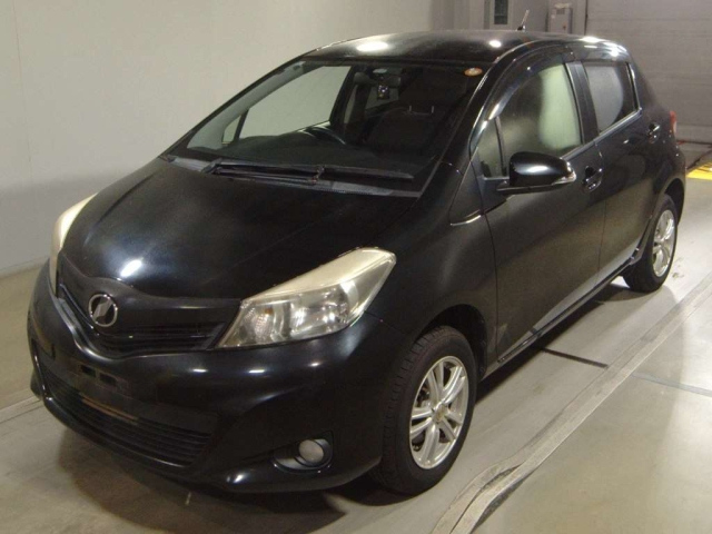 TOYOTA VITZ — фото
