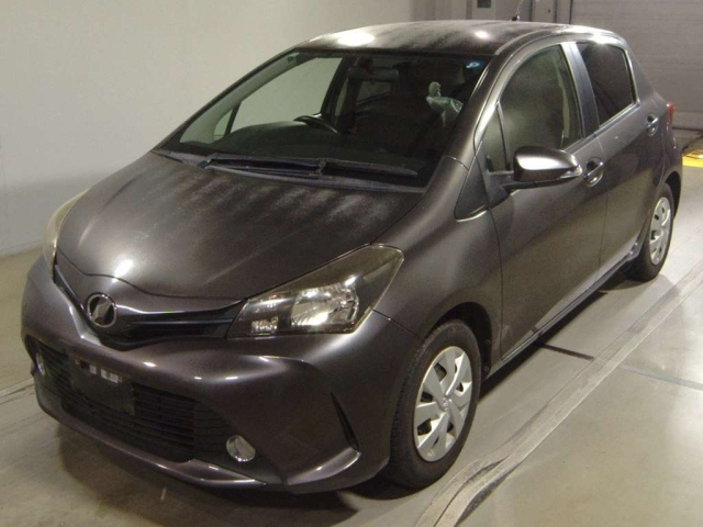 TOYOTA VITZ — фото