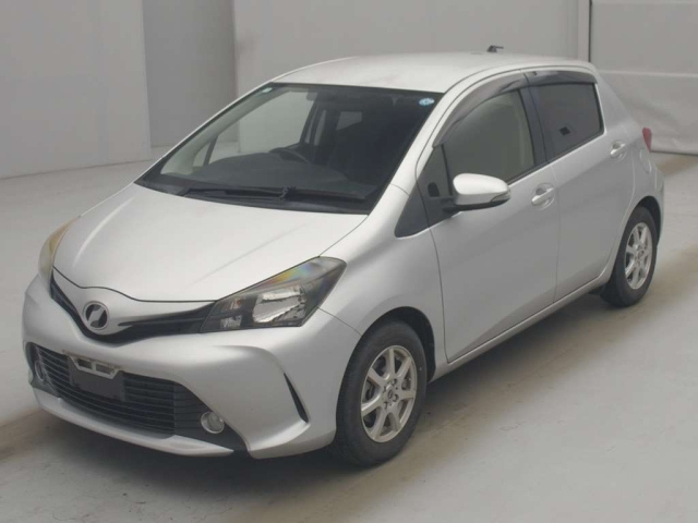 TOYOTA VITZ — фото