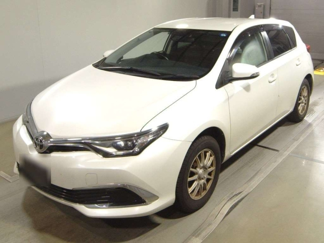TOYOTA AURIS — фото