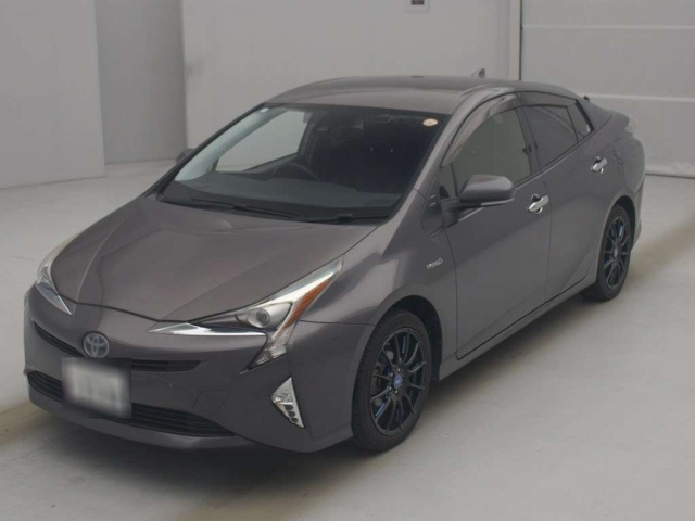 TOYOTA PRIUS — фото