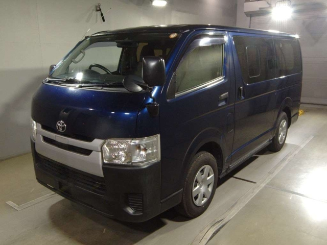 TOYOTA HIACE — фото