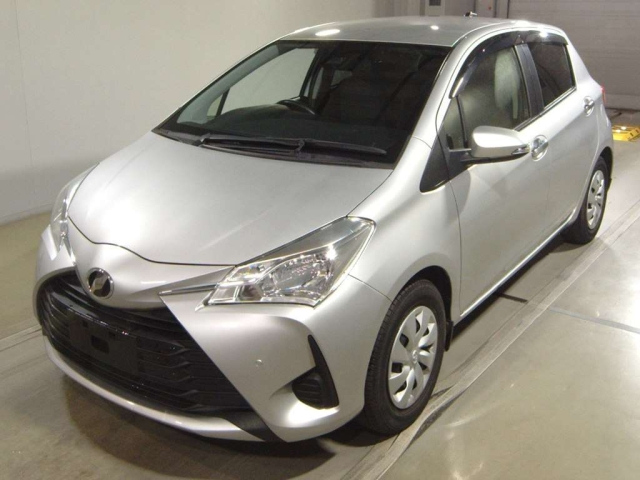TOYOTA VITZ — фото