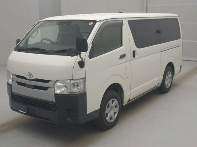 TOYOTA HIACE — фото
