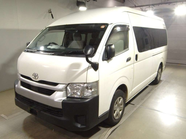 TOYOTA HIACE — фото