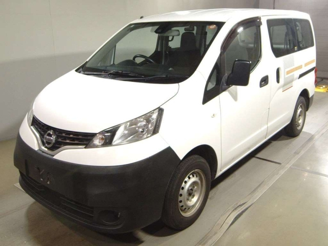 NISSAN NV200 — фото