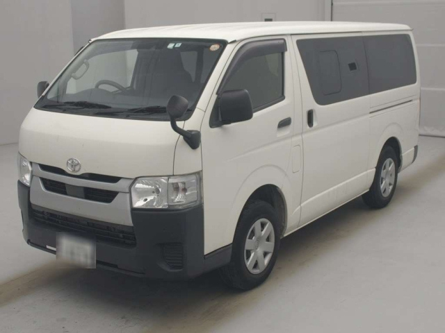 TOYOTA HIACE — фото