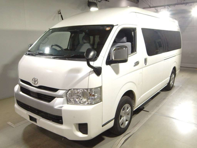 TOYOTA HIACE — фото