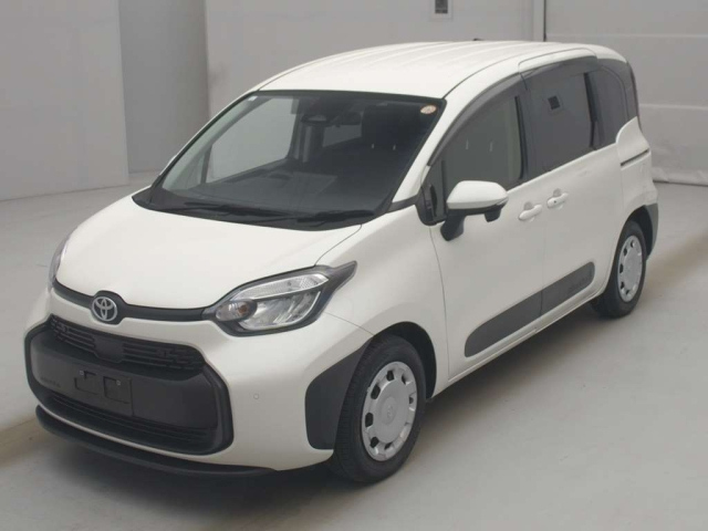 TOYOTA SIENTA — фото