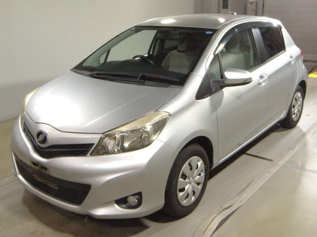 TOYOTA VITZ — фото