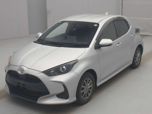 TOYOTA YARIS — фото