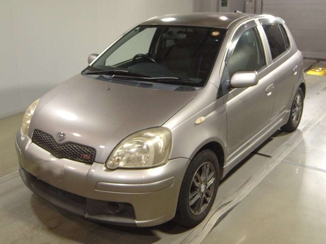 TOYOTA VITZ — фото