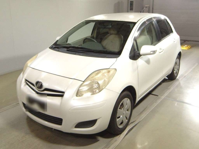 TOYOTA VITZ — фото