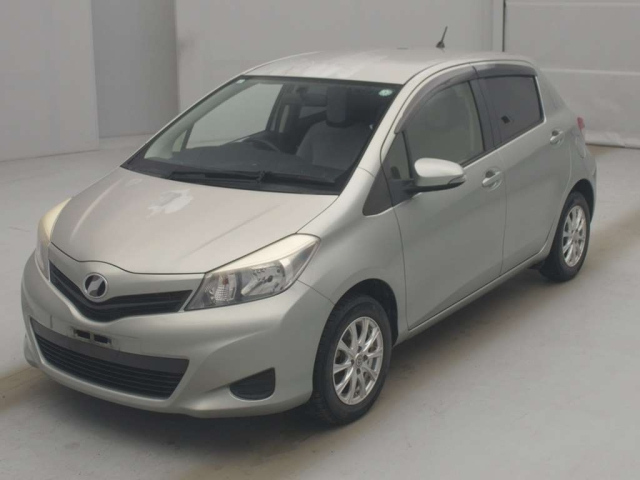 TOYOTA VITZ — фото