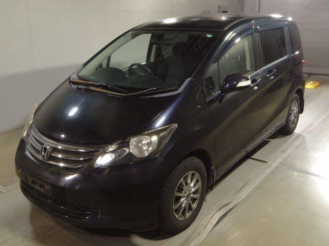 HONDA FREED — фото