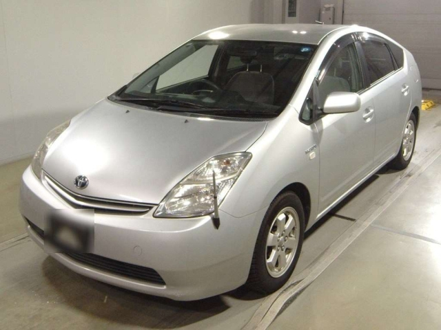 TOYOTA PRIUS — фото