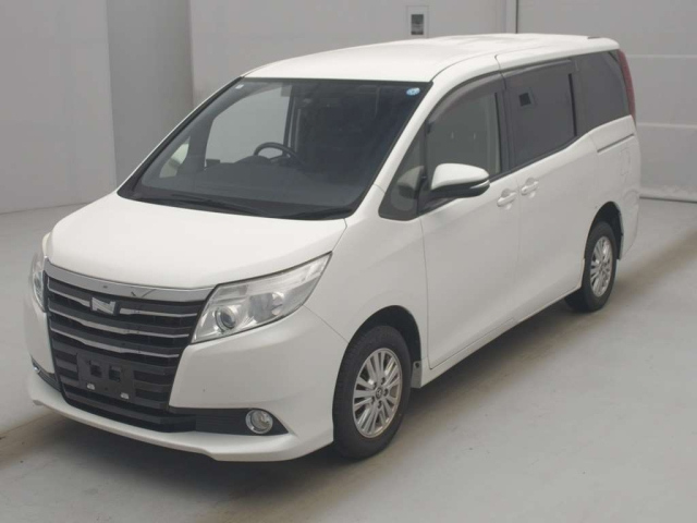 TOYOTA NOAH — фото