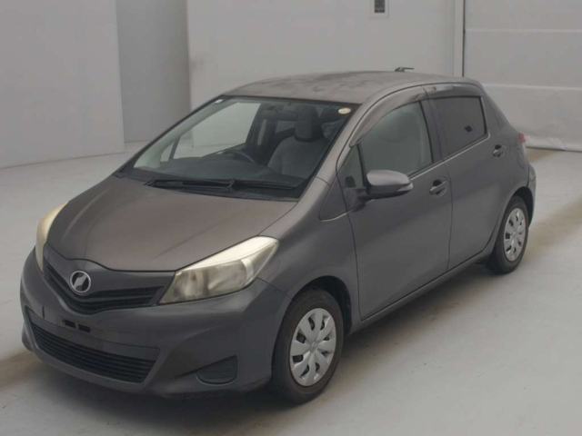 TOYOTA VITZ — фото