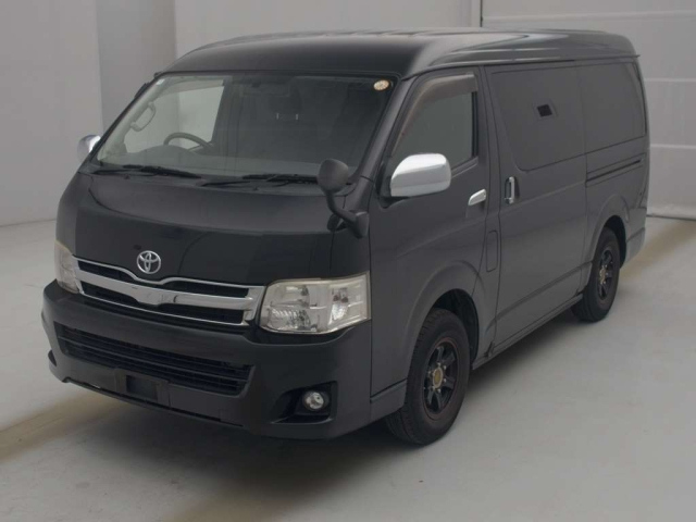 TOYOTA HIACE — фото
