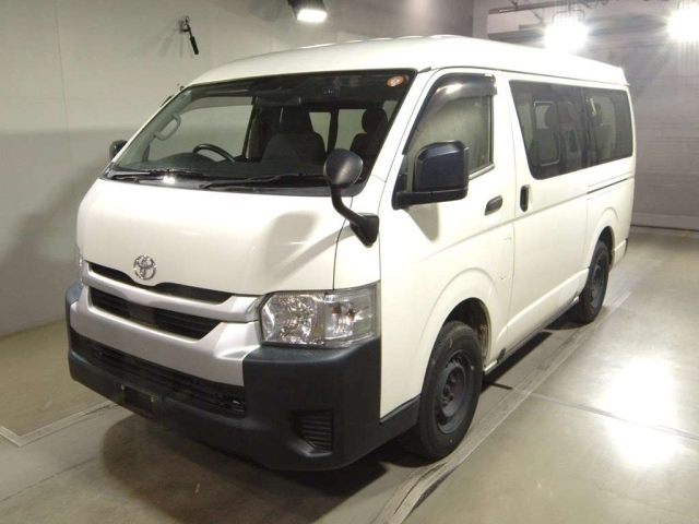 TOYOTA HIACE — фото