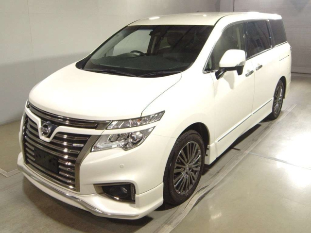 NISSAN ELGRAND — фото
