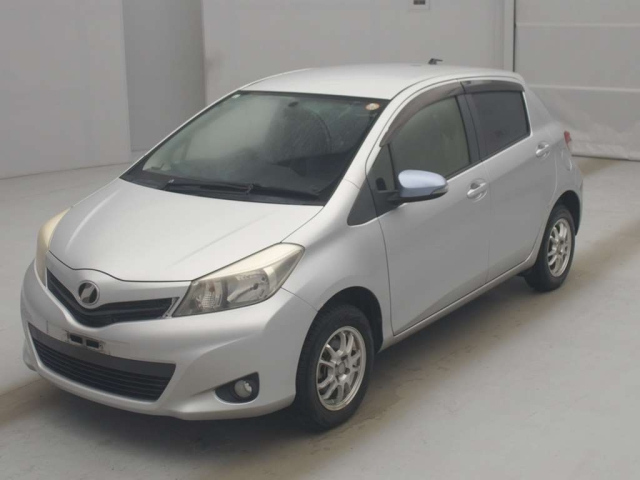 TOYOTA VITZ — фото