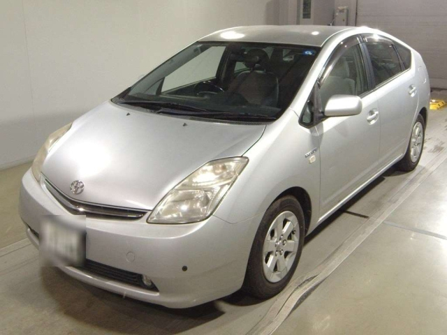 TOYOTA PRIUS — фото