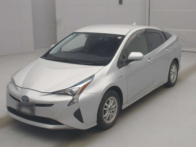 TOYOTA PRIUS — фото