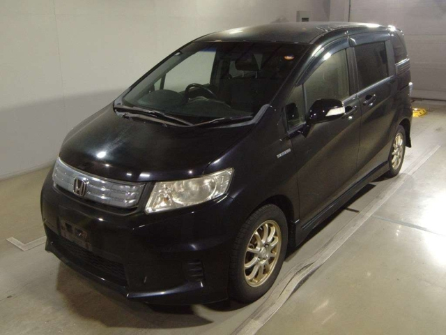 HONDA FREED — фото