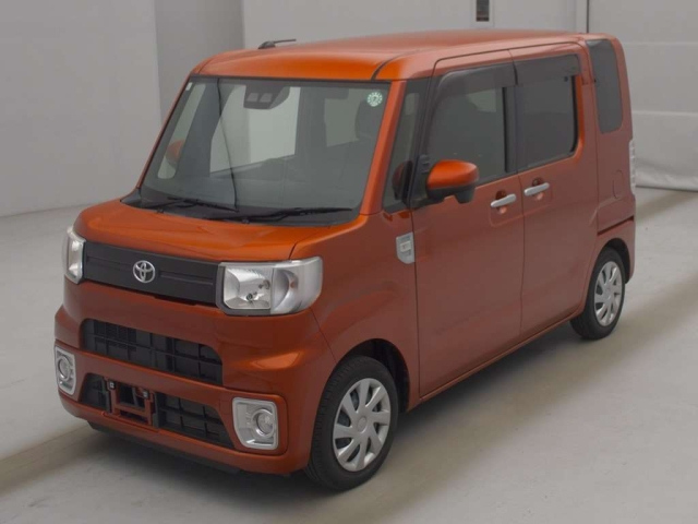 TOYOTA PIXIS — фото