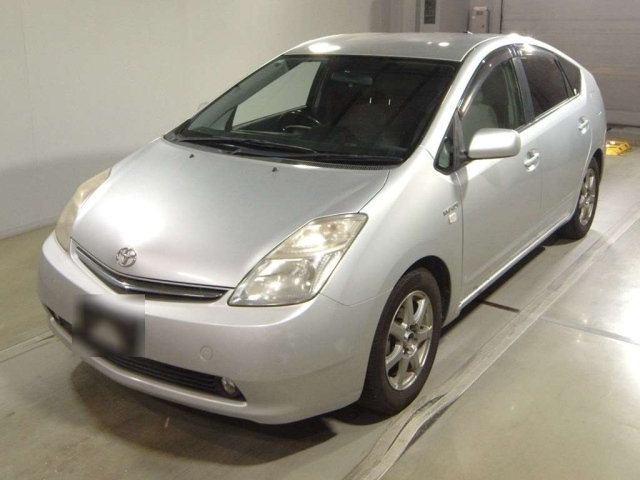 TOYOTA PRIUS — фото