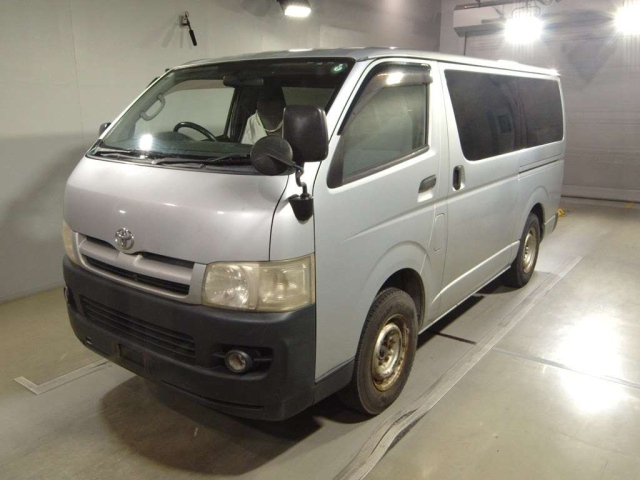 TOYOTA HIACE — фото