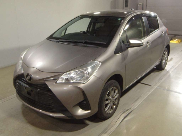 TOYOTA VITZ — фото