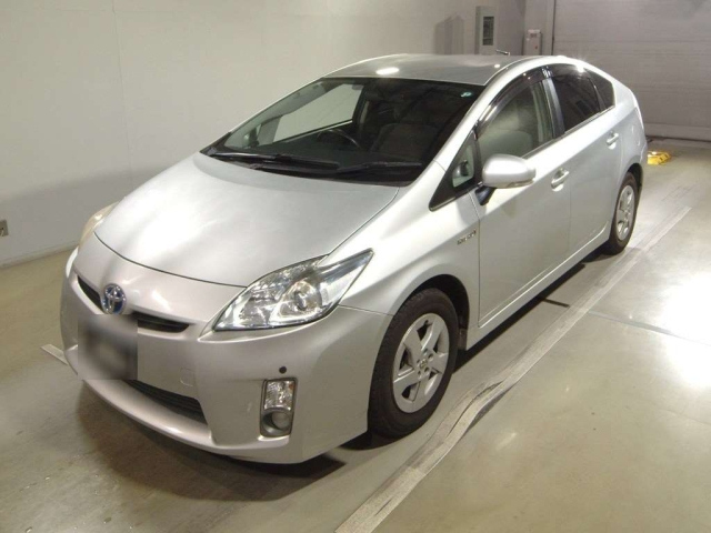TOYOTA PRIUS — фото