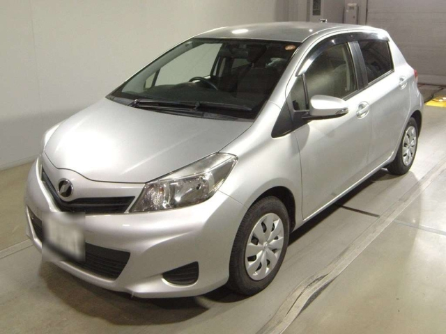 TOYOTA VITZ — фото